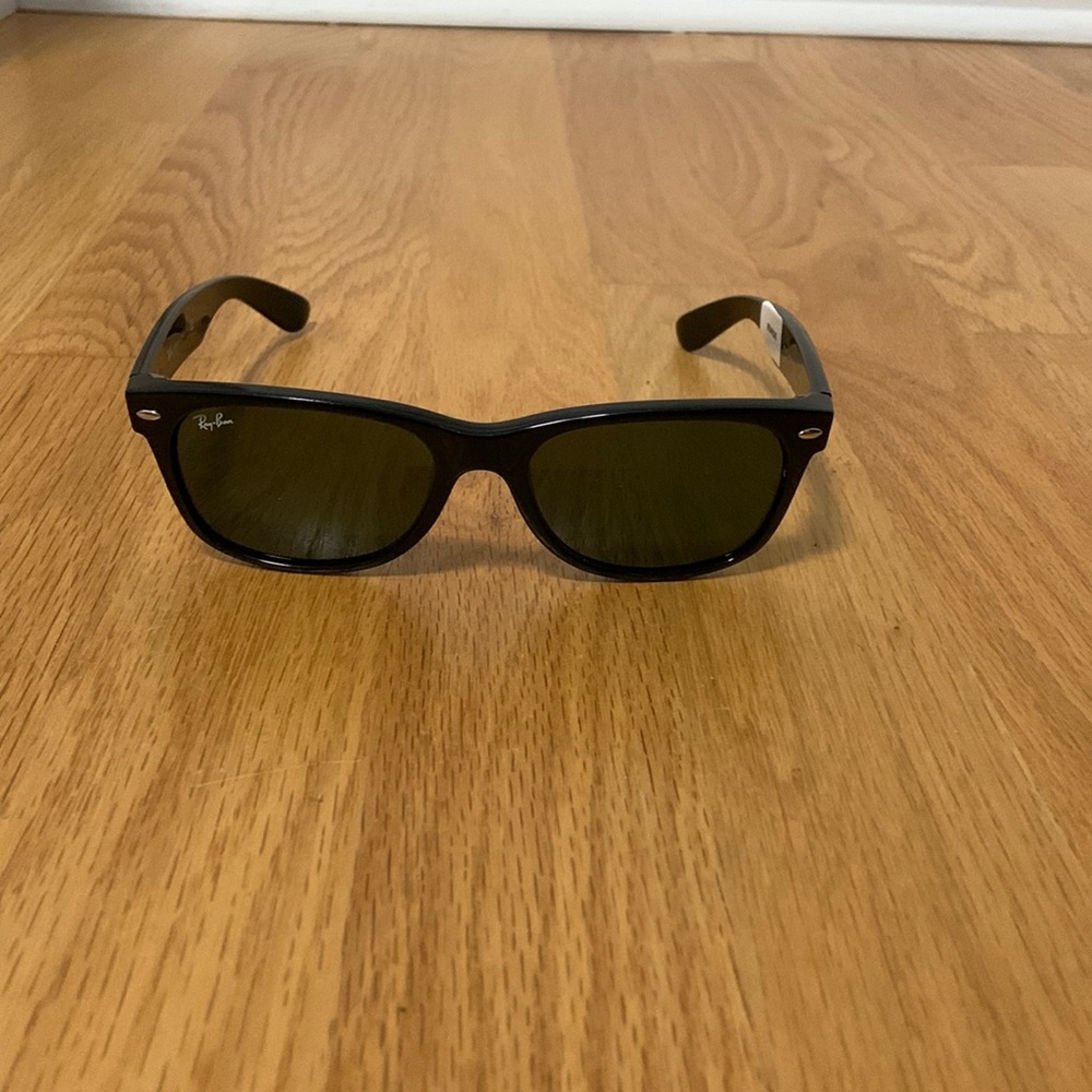 Amazing condition real ray ban sunglasses.